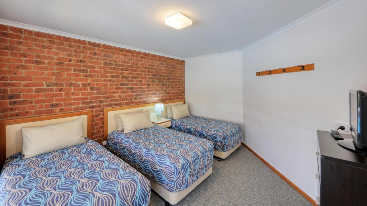 Tooleybuc Club Motor Inn Екстер'єр фото