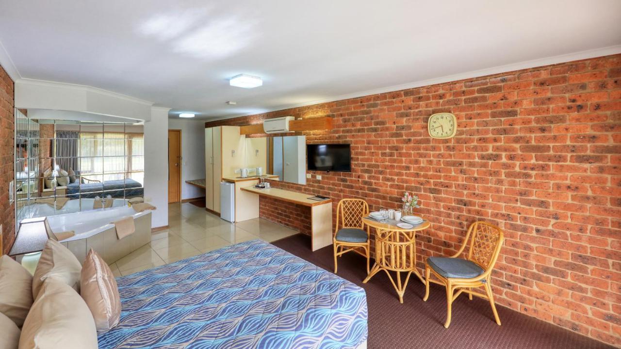 Tooleybuc Club Motor Inn Екстер'єр фото
