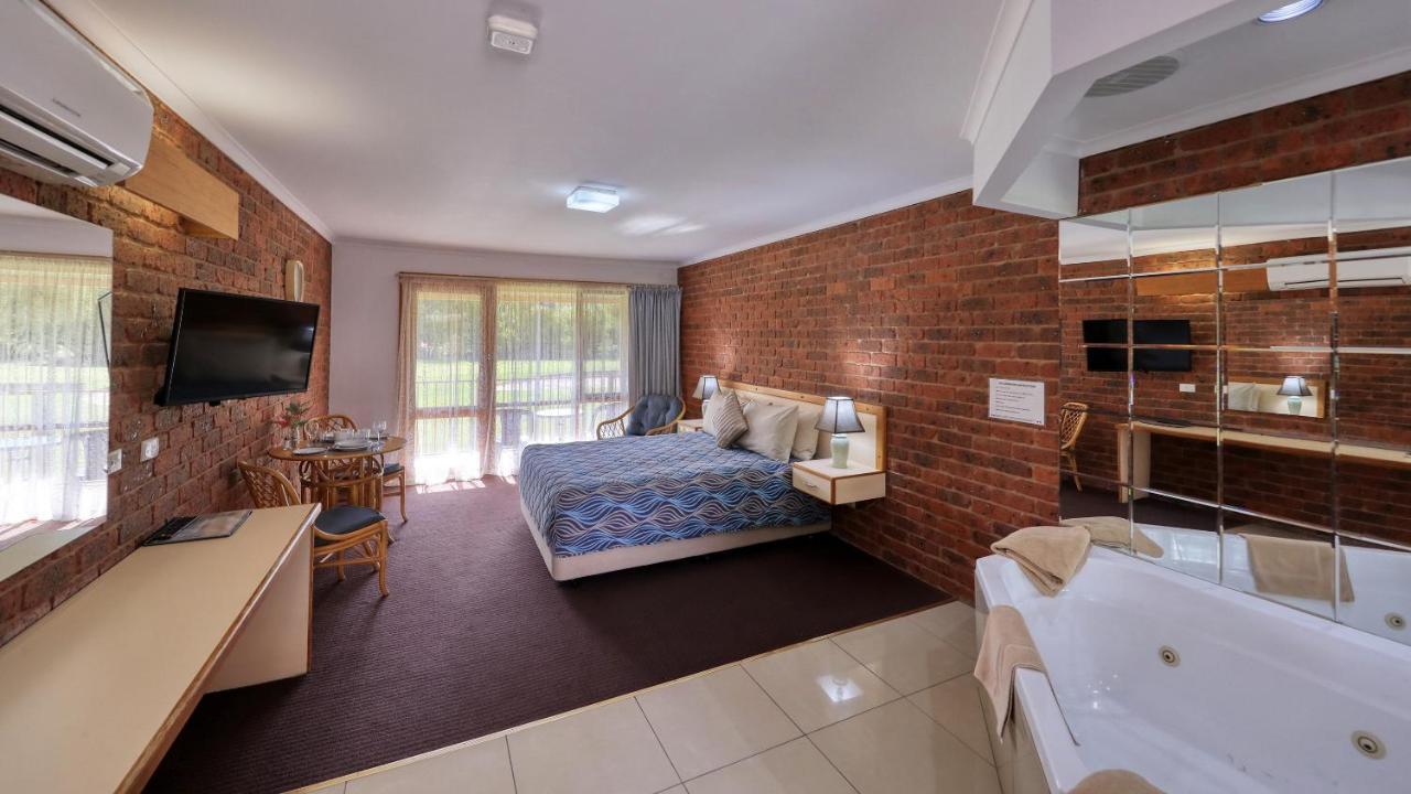 Tooleybuc Club Motor Inn Екстер'єр фото